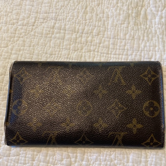 Beautiful monogrammed LV long wallet - Picture 2 of 6
